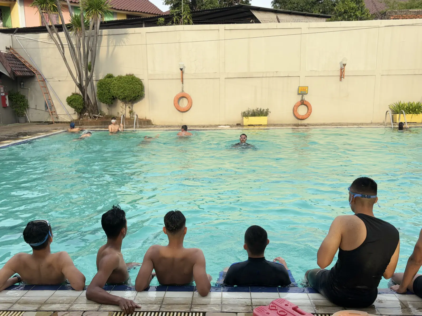 Latihan renang — 13